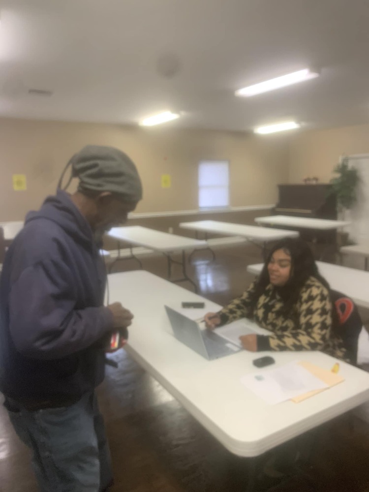 Jonica Ragland ROSS Coord Registers PC Senior for Free Food Box.