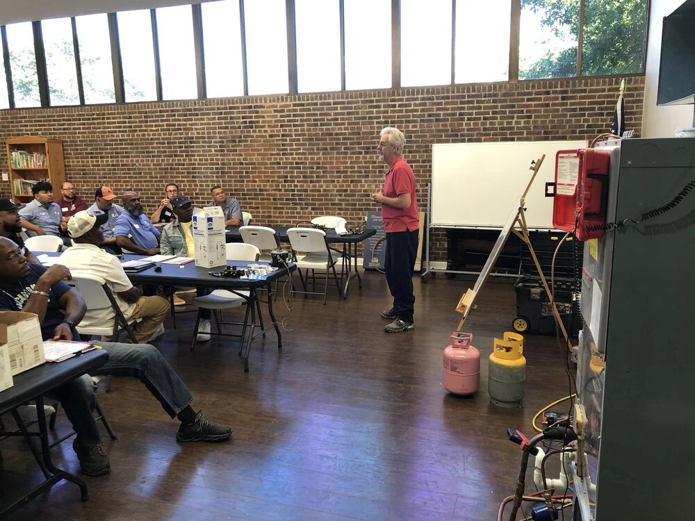 Buzz Teaching Regional Maintenance Staffers in HG CR