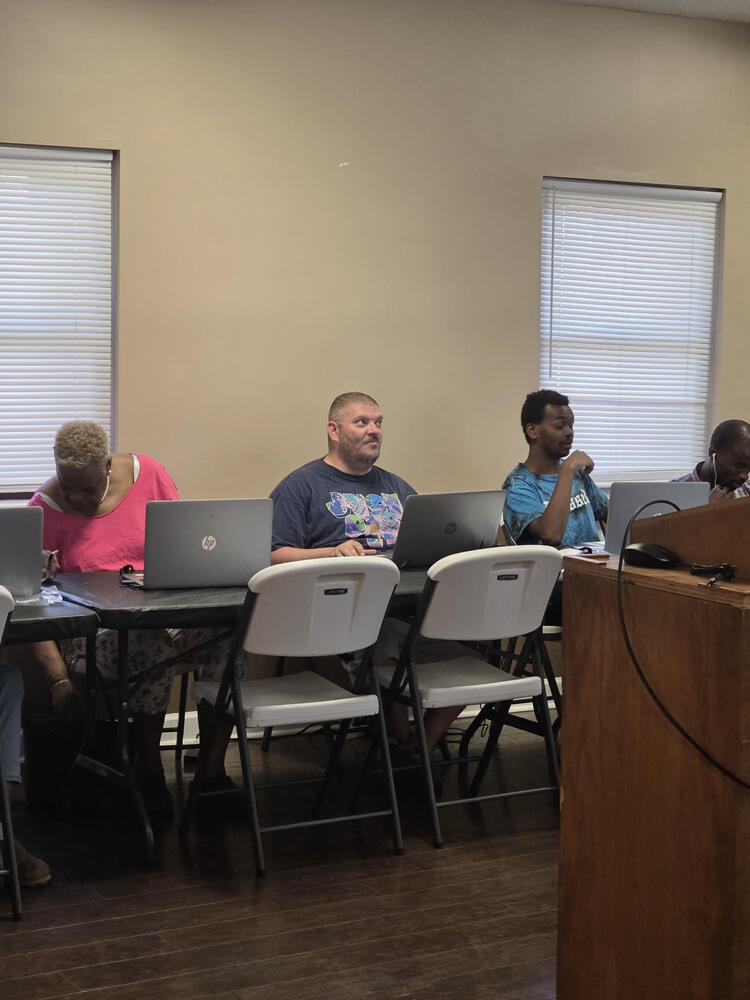 particpants learning at the computer class