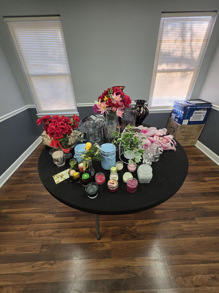 Bingo prizes with candles, smell goods